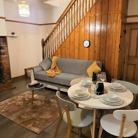 Nice 4-Bedroom Vacation Home With Indoor Fireplace Веллингтон Экстерьер фото