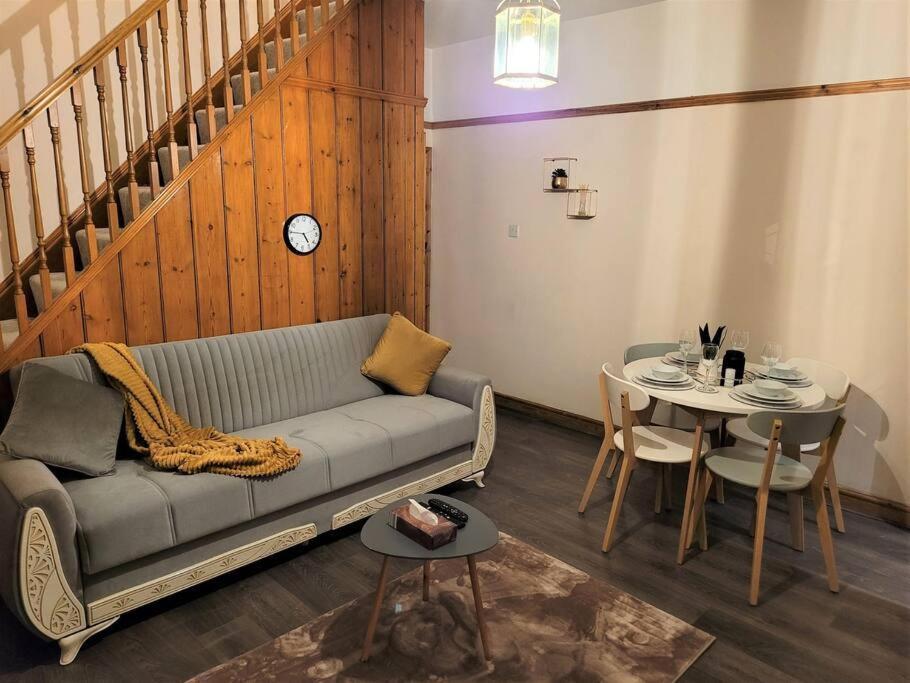 Nice 4-Bedroom Vacation Home With Indoor Fireplace Веллингтон Экстерьер фото