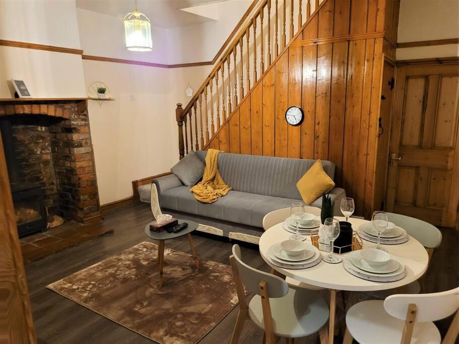 Nice 4-Bedroom Vacation Home With Indoor Fireplace Веллингтон Экстерьер фото