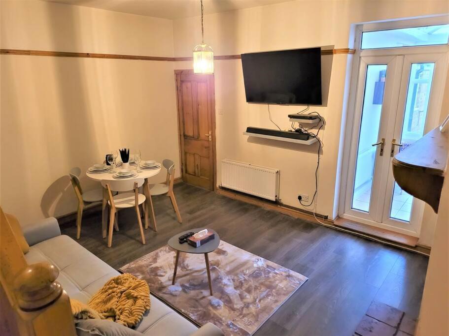 Nice 4-Bedroom Vacation Home With Indoor Fireplace Веллингтон Экстерьер фото