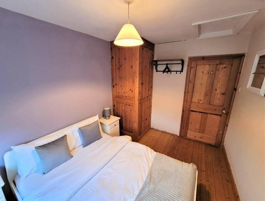 Nice 4-Bedroom Vacation Home With Indoor Fireplace Веллингтон Экстерьер фото