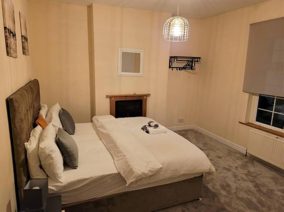 Nice 4-Bedroom Vacation Home With Indoor Fireplace Веллингтон Экстерьер фото