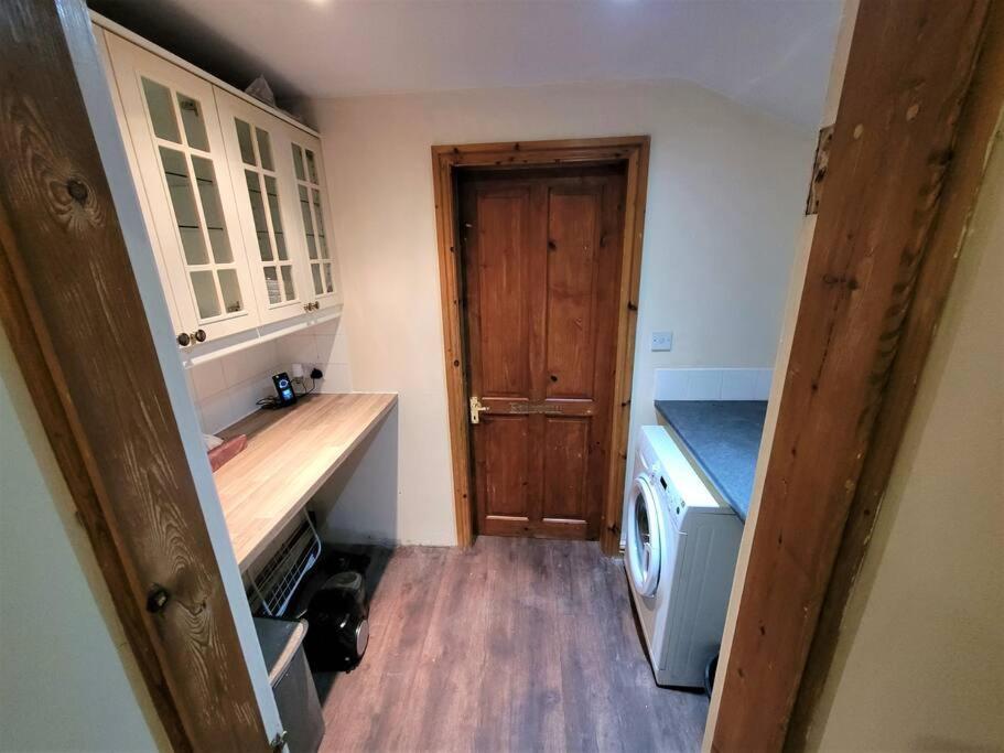Nice 4-Bedroom Vacation Home With Indoor Fireplace Веллингтон Экстерьер фото